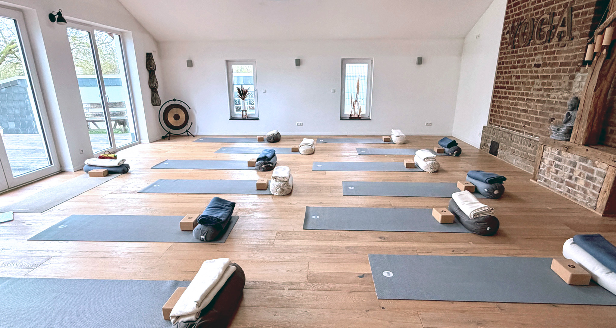 Yoga Schmetterling Jana unterrichtet Life Balance Yoga im YogaBlick in Kerpen Blatzheim